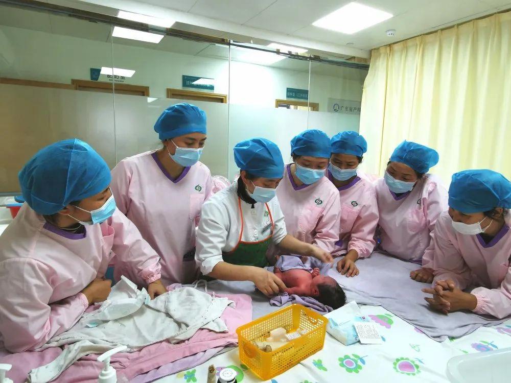 怀集县妇婴监护型护送